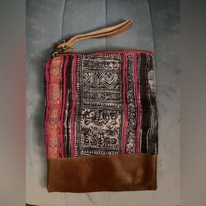 NWOT Vaalbara designs foldable clutch